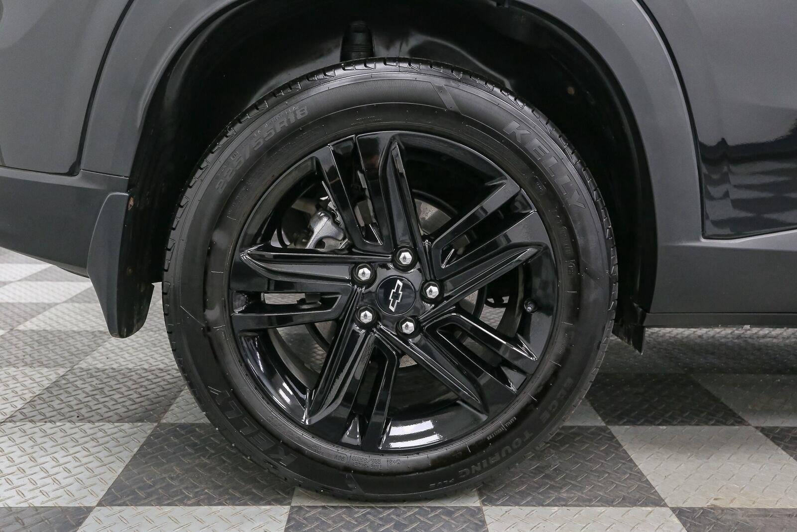 Used 2025 Mosaic Black Metallic Chevrolet ACTIV image 16