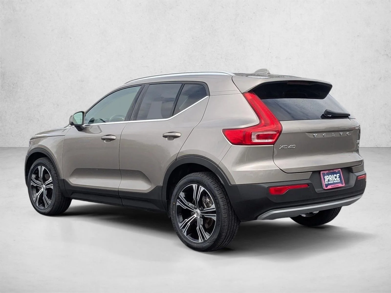 Used 2021 Thunder Grey Metallic Volvo Inscription image 8