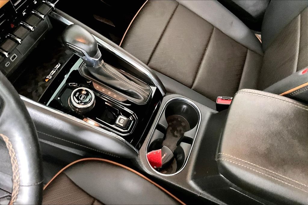 Used 2024 White GMC AT4 image 18