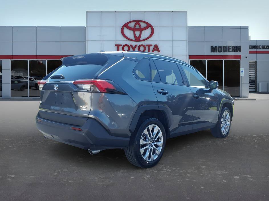 Used 2024 Magnetic Gray Metallic Toyota XLE Premium image 5
