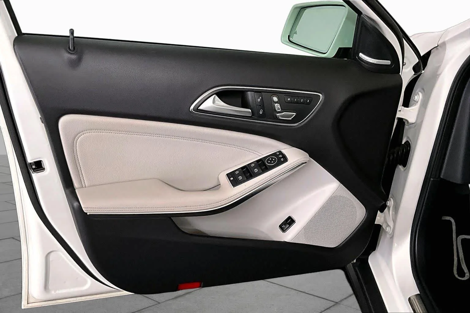Used 2018 Polar White Mercedes-Benz GLA 250 image 22