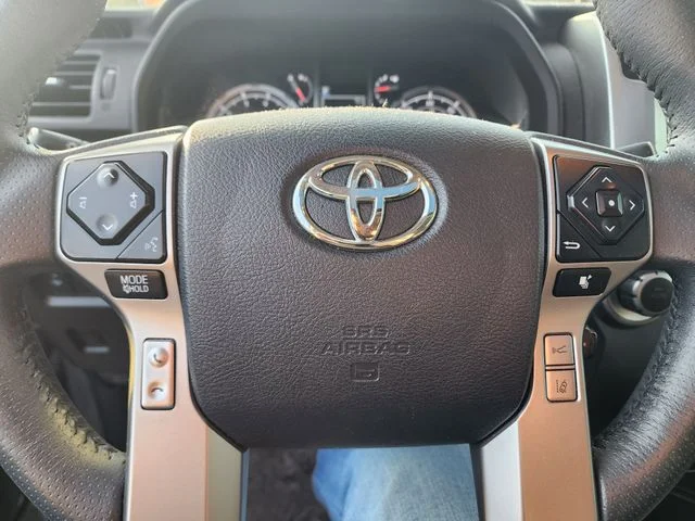 Used 2021  Toyota Limited image 5