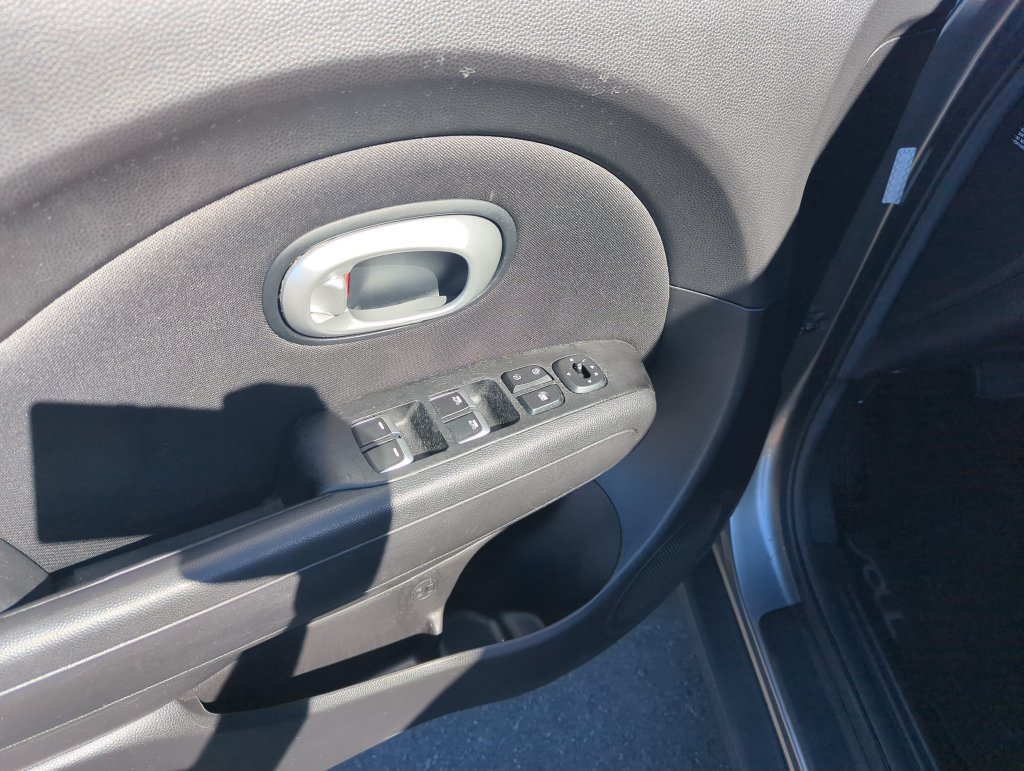 Used 2017 Gray Kia Plus image 19