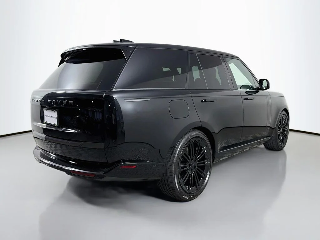 New 2026 Santorini Black Land Rover SE image 5