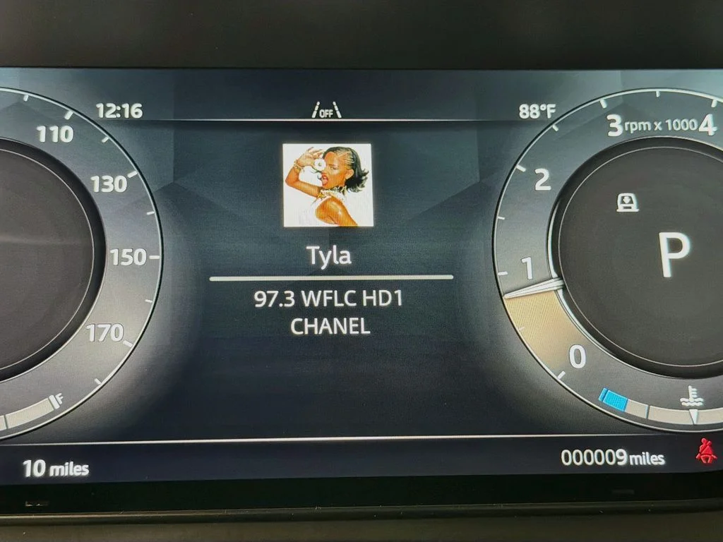 New 2026 Fuji White Land Rover SE 7 Seats image 12