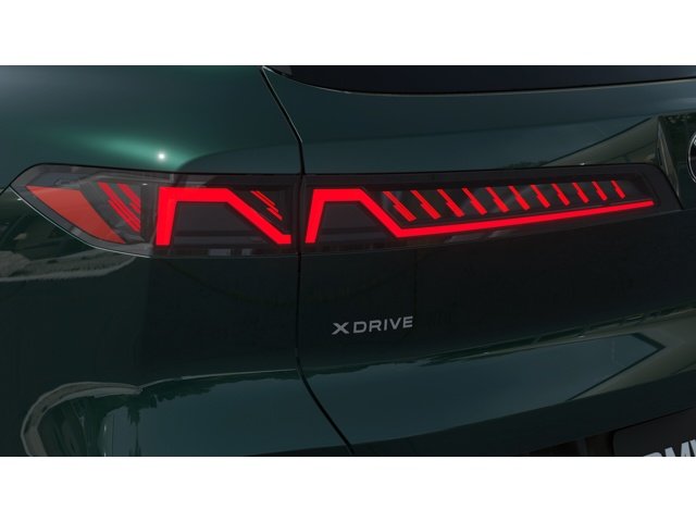 New 2027 Vancouver Green Metallic BMW 40 xDrive image 8