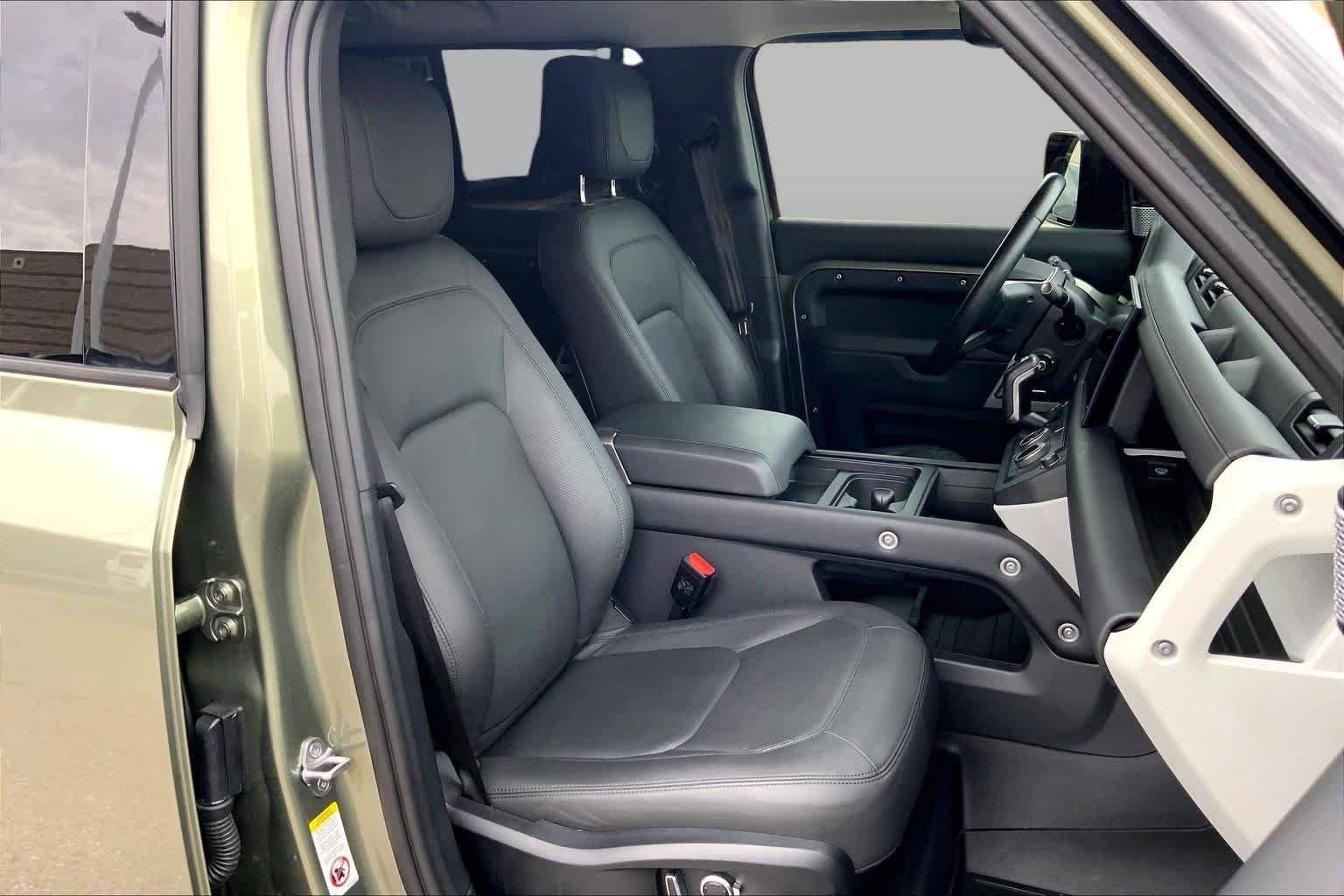 Used 2023 Pangea Green Metallic Land Rover S image 8