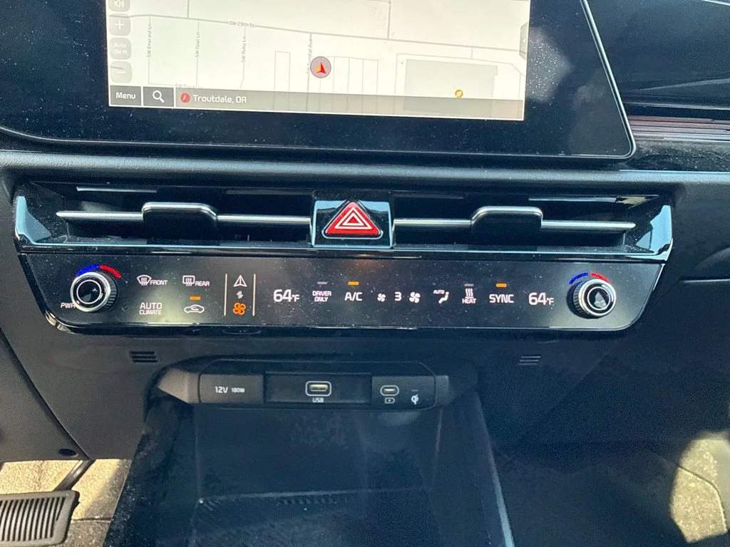 Used 2023 Graphite Gray Kia Wind image 15