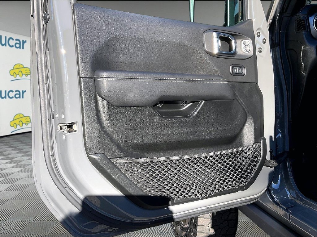 Used 2021 Gray Jeep Rubicon image 9
