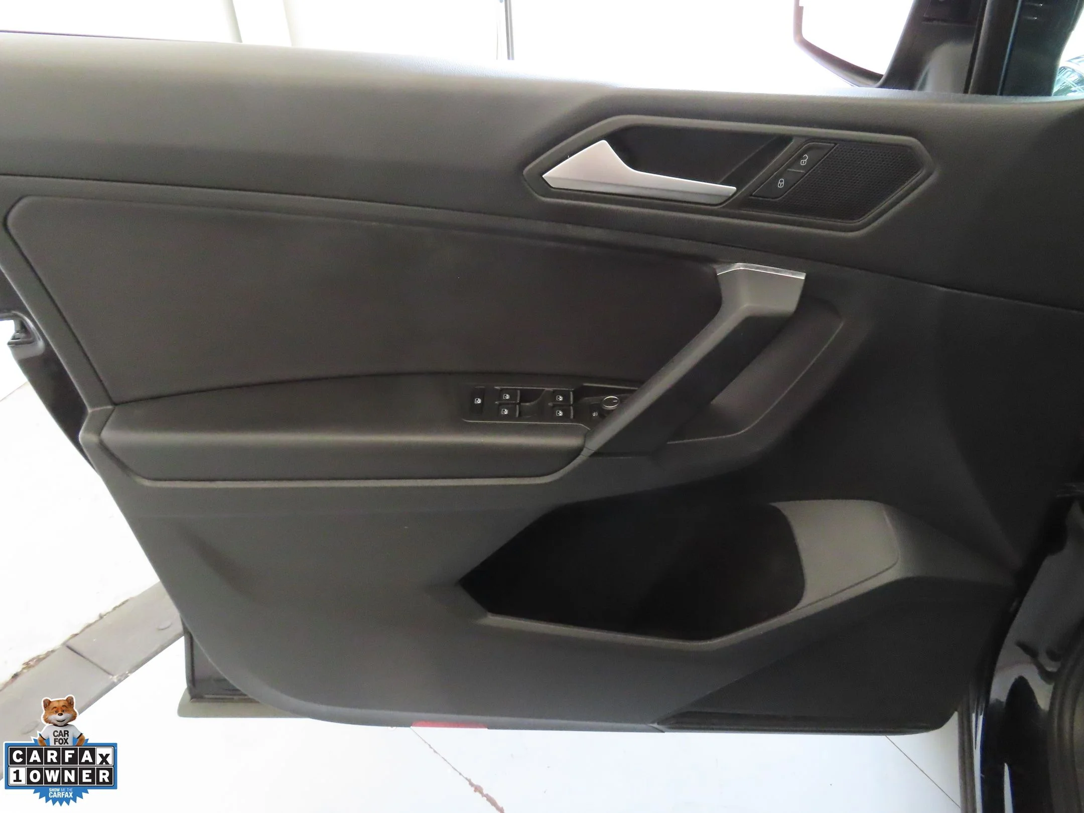 Used 2019 Black Volkswagen 2.0T SE image 10