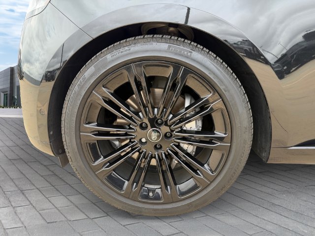 Used 2025 Black Land Rover SE image 9