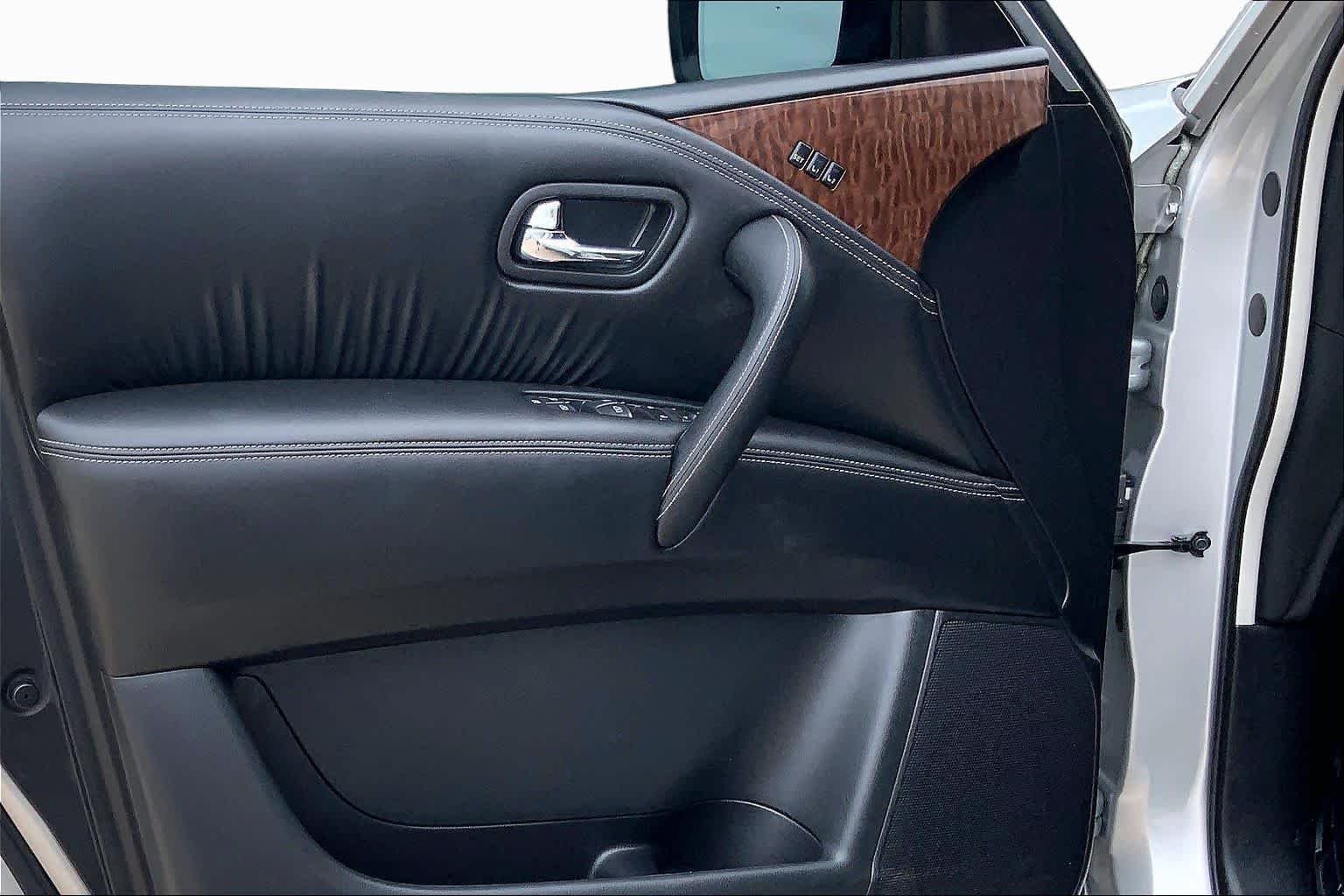 Used 2019 Brilliant Silver Metallic Nissan SL image 21