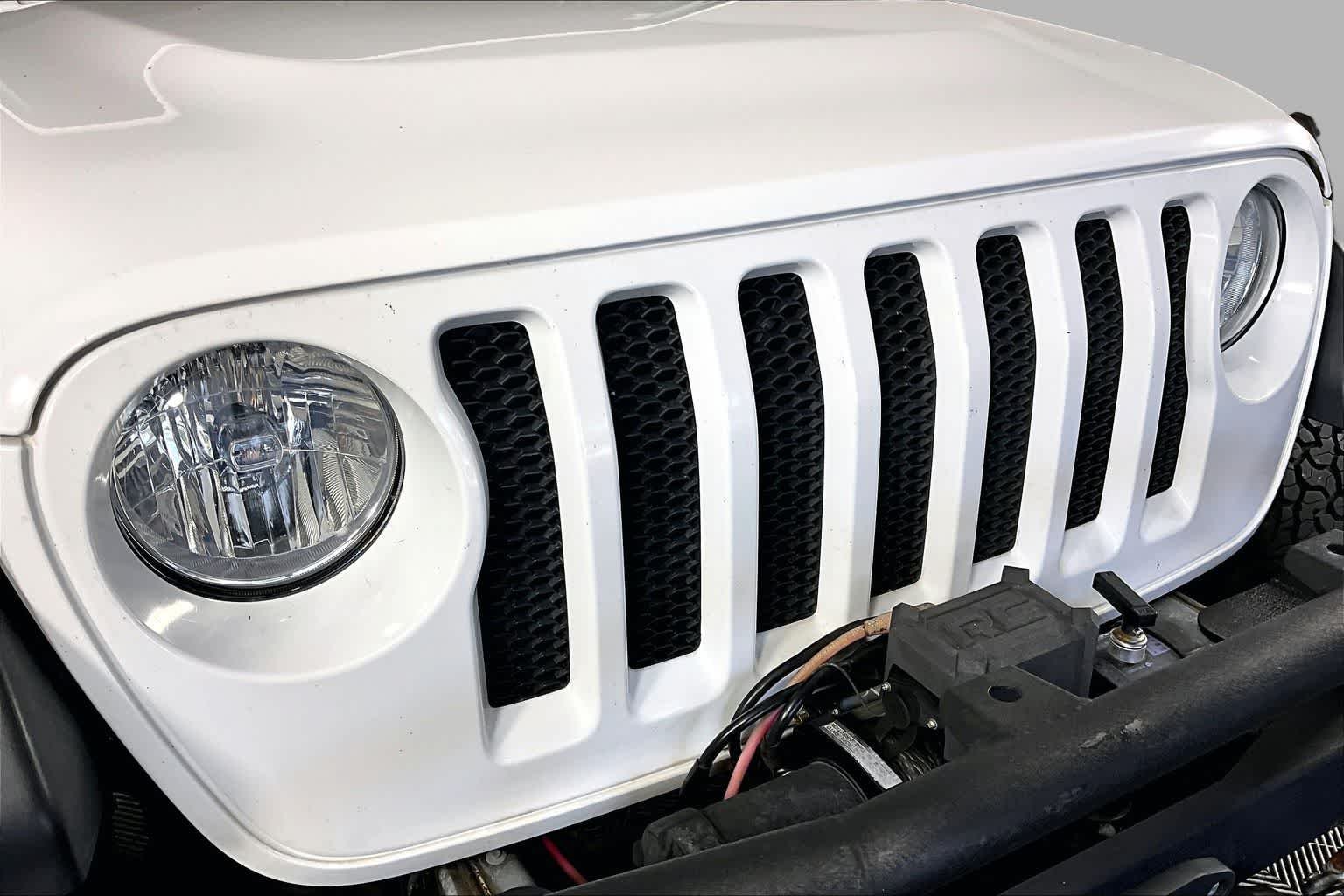 Used 2018 Bright White Clear Coat Jeep Sport S image 27