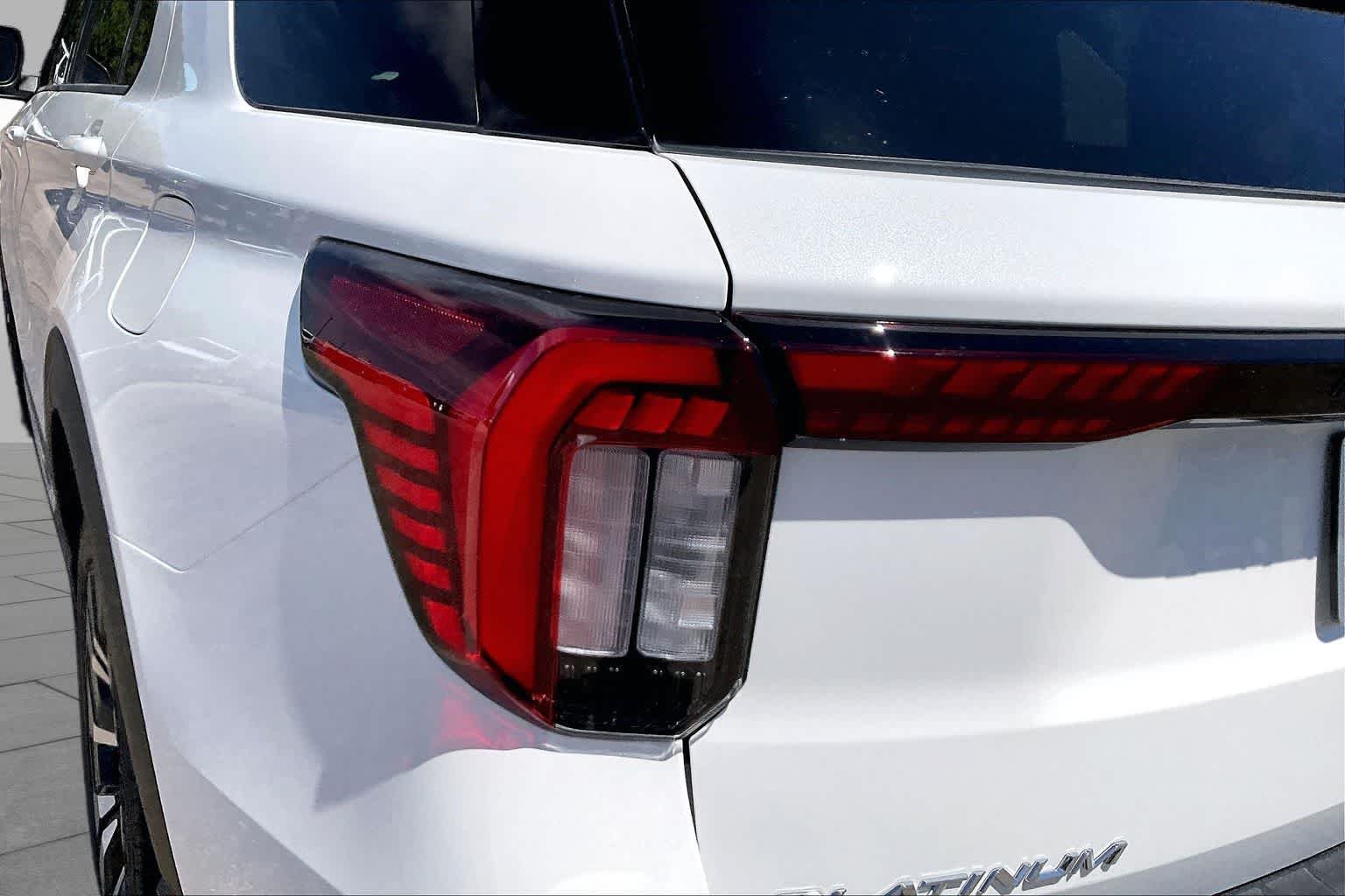 New 2026 Star White Metallic Tri-Coat Ford Platinum™ image 14