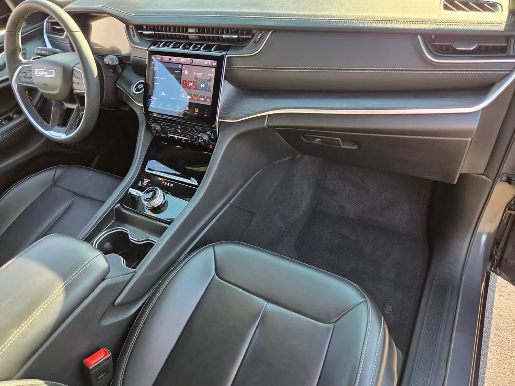 Used 2025 Gray Jeep Limited image 21