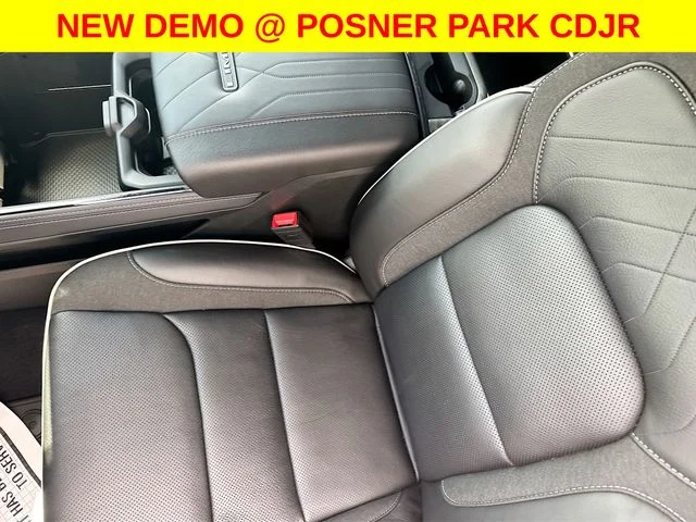 New 2026 Diamond Black Crystal Pearl-Coat Exterior Paint RAM Limited image 24