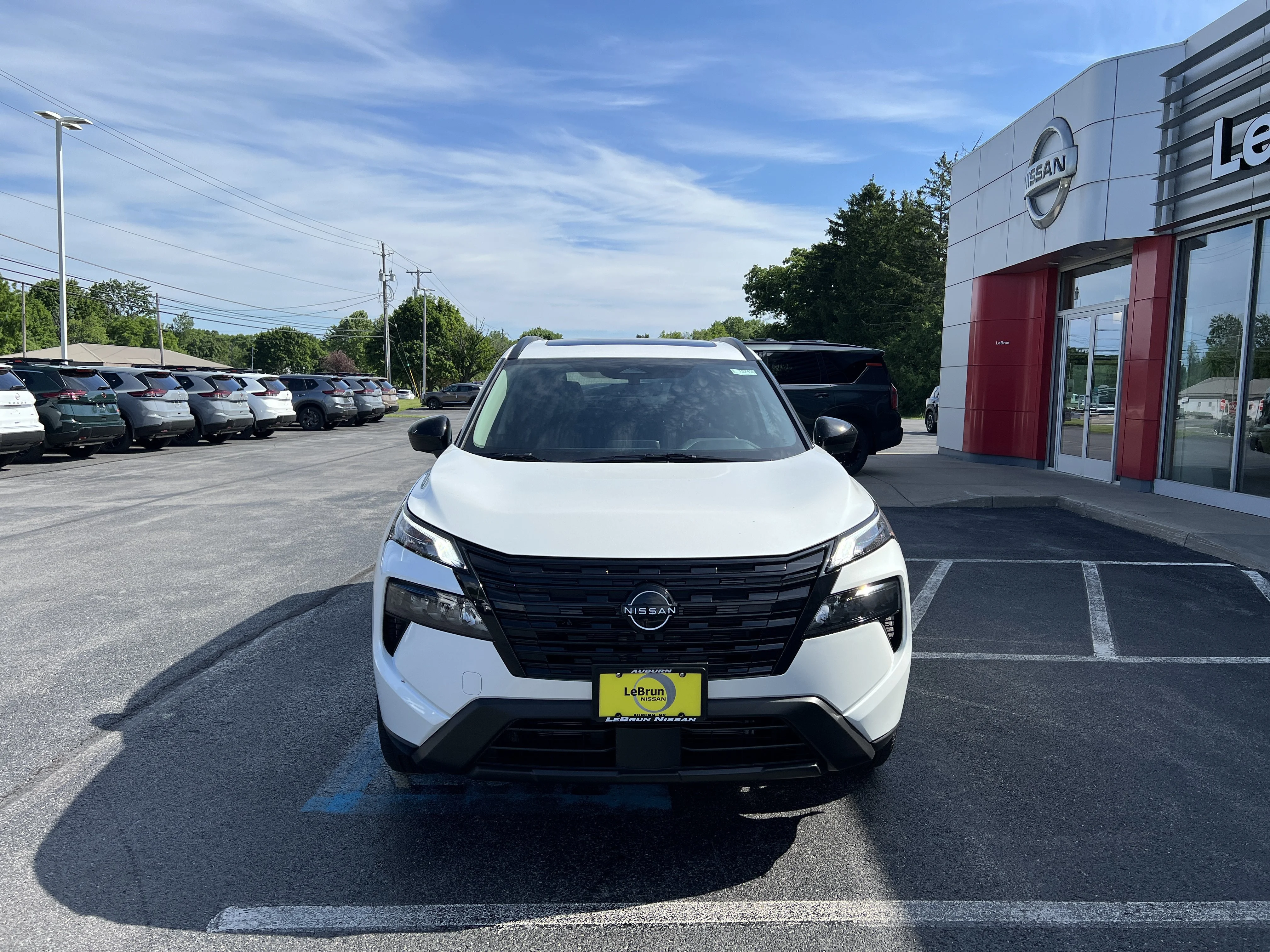 New 2026 Everest White Pearl TriCoat Nissan Dark Armor™ image 2