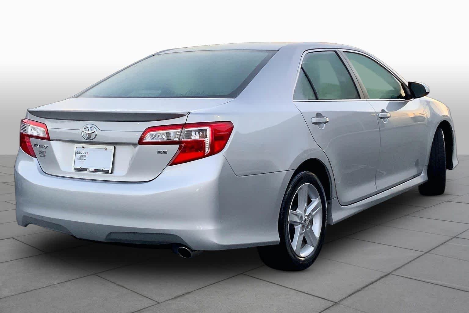 Used 2013 Classic Silver Metallic Toyota SE image 12