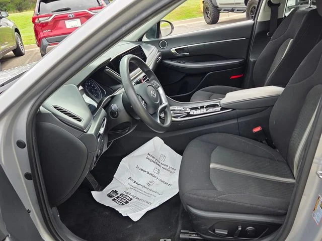 Used 2023 Silver Hyundai SEL image 5