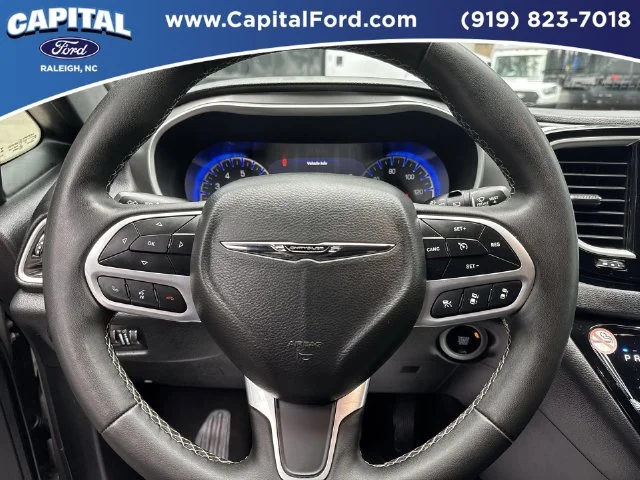 Used 2025 White Chrysler Select image 23