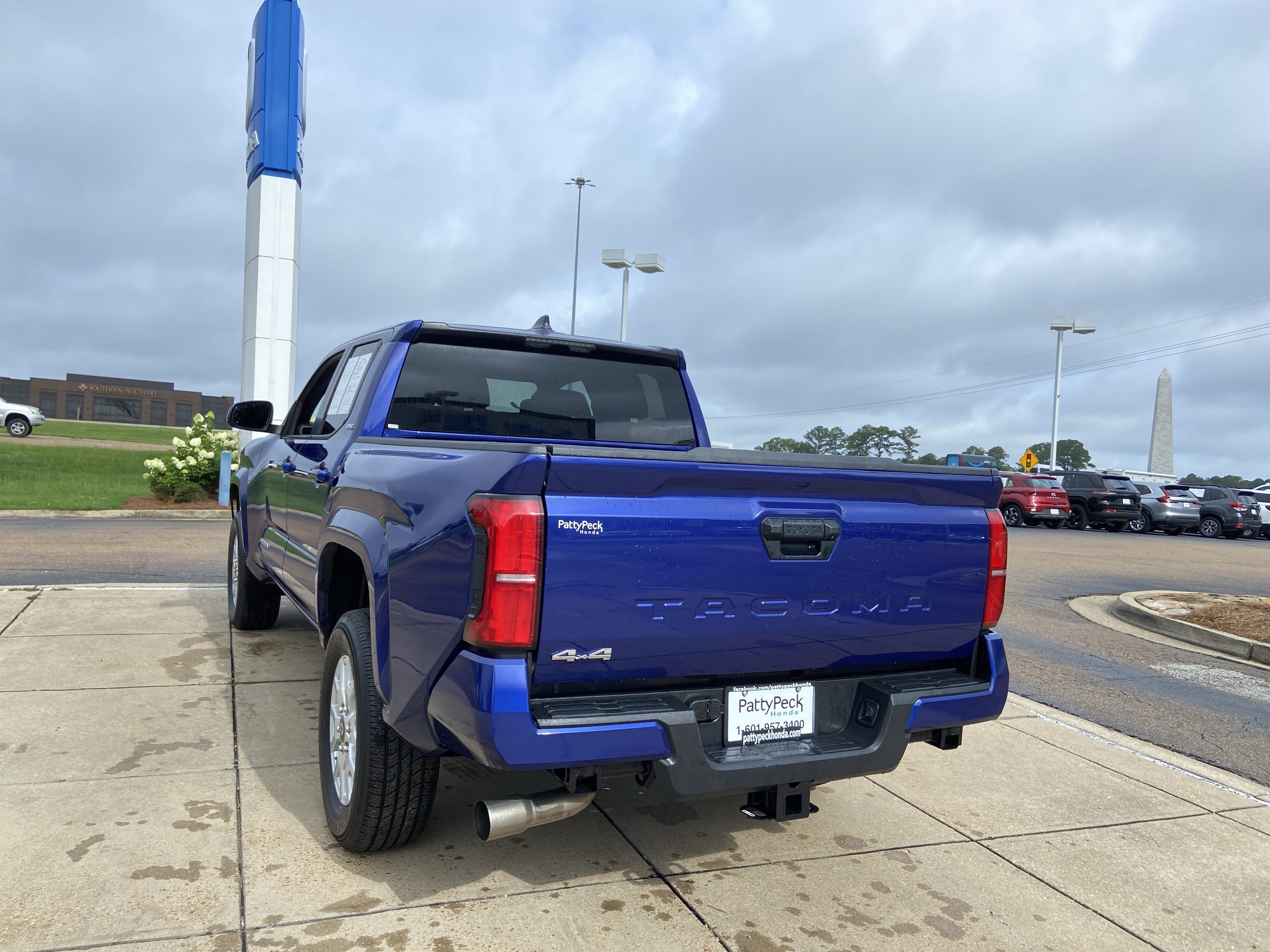 Used 2025 Blue Toyota SR5 image 9