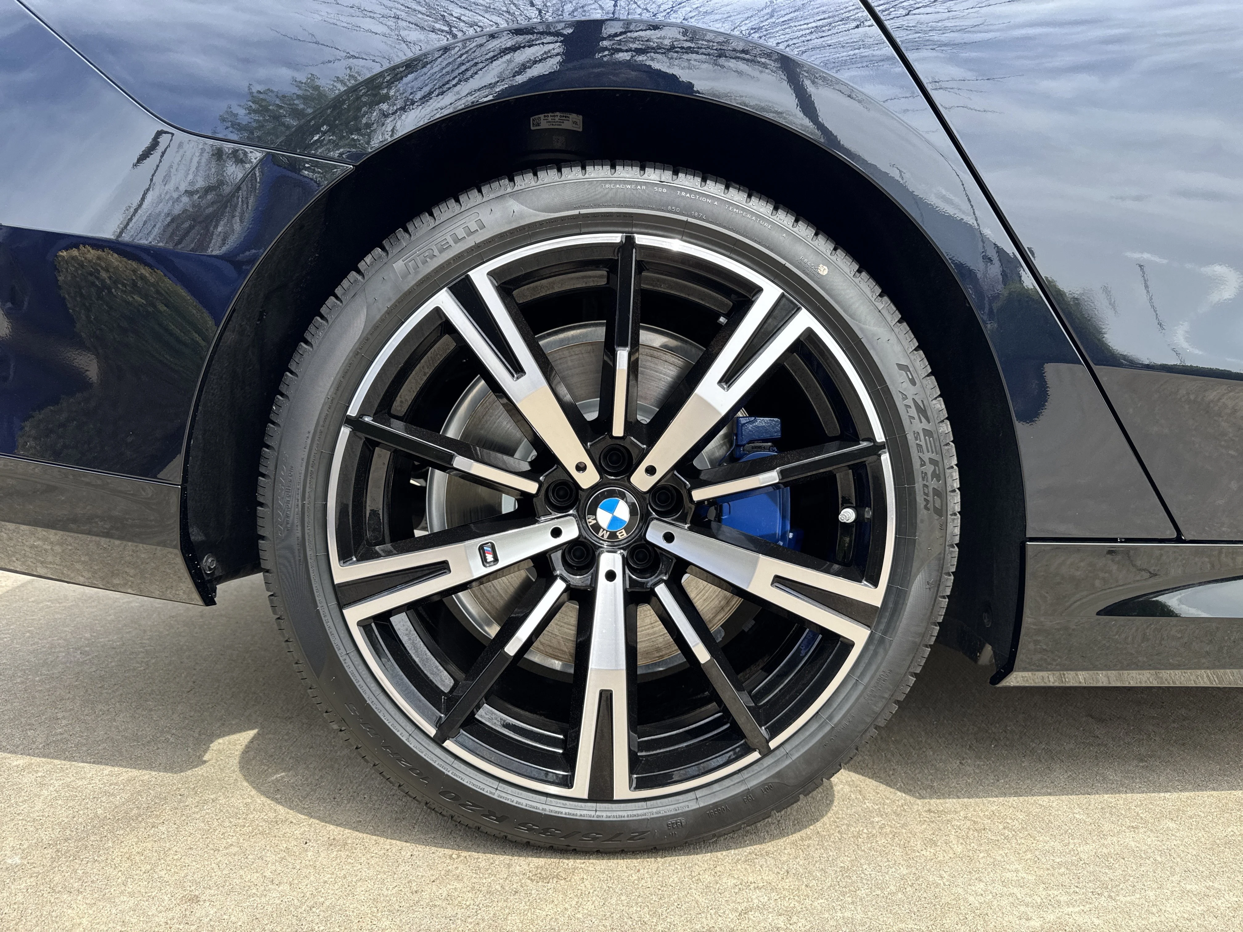 New 2026 CARBON BLACK BMW 550e xDrive image 28