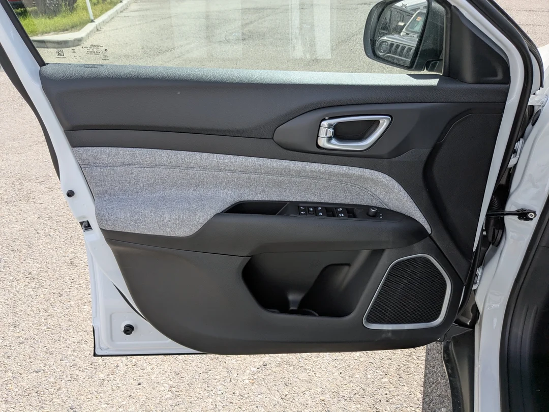 New 2025 White Jeep North - - 4X4 - Heated seats - Forward Collision Warning & More! image 11