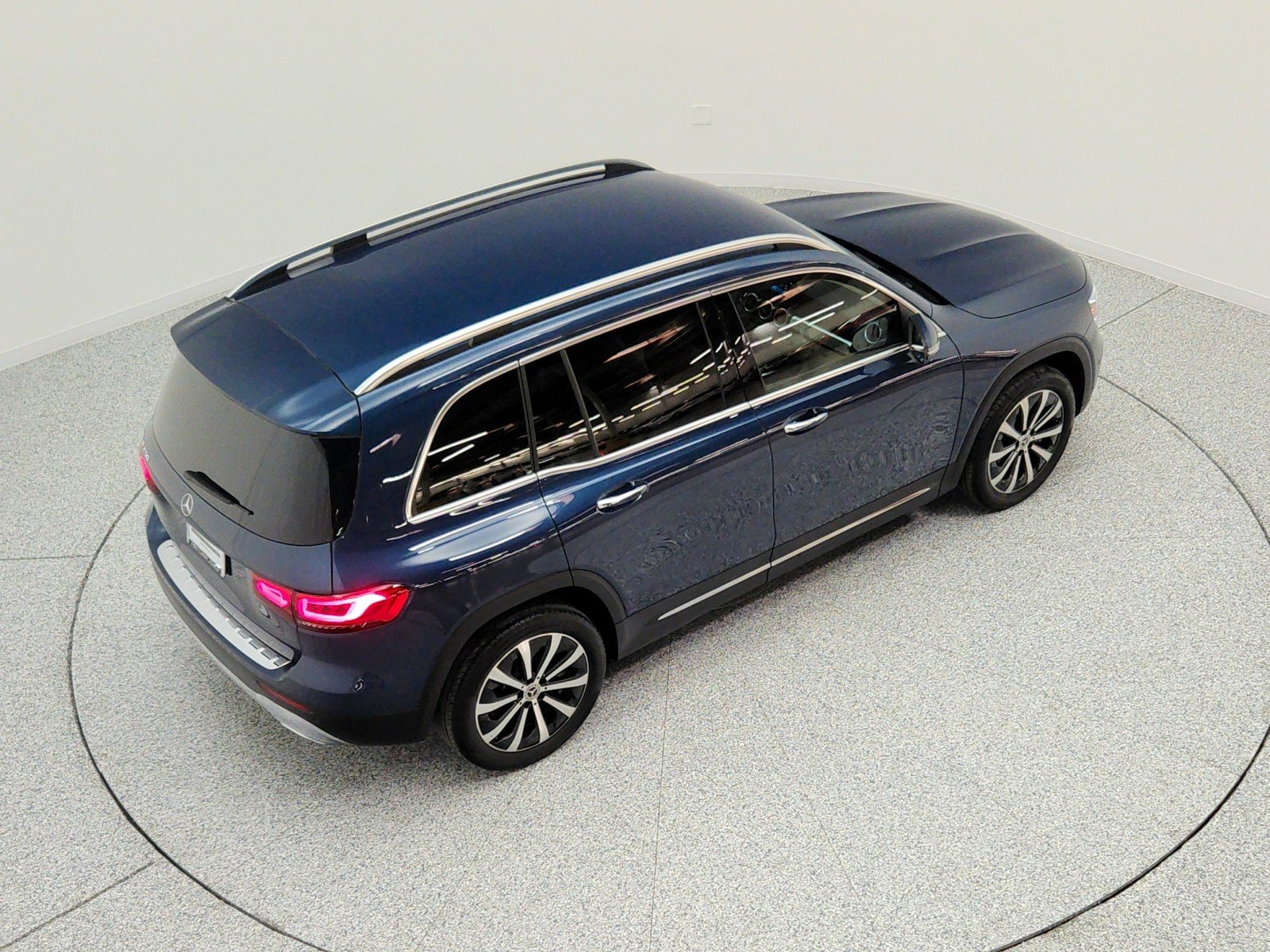 Used 2022 Denim Blue Metallic Mercedes-Benz GLB 250 SUV image 26