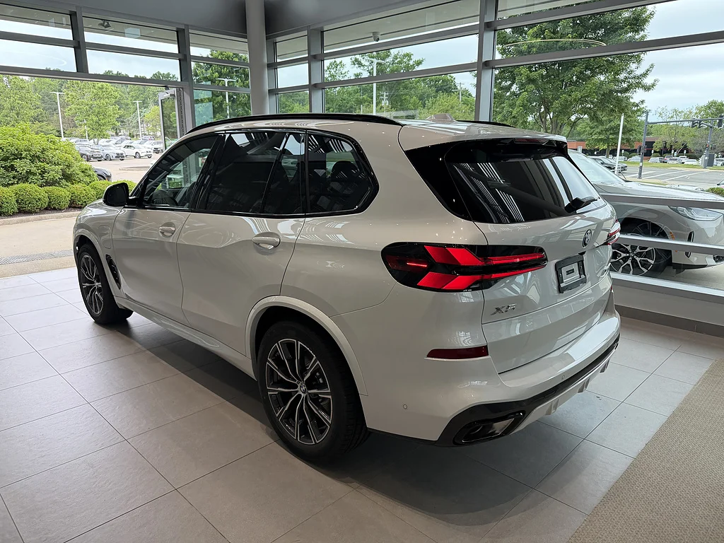 New 2026 Mineral White Metallic BMW xDrive50e image 4