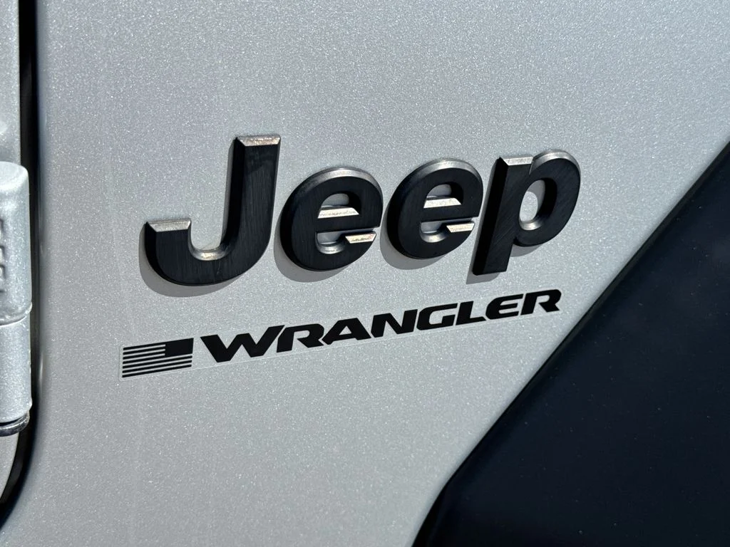 Used 2023 Silver Jeep Sport S image 8