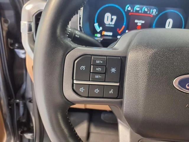 Used 2023 Gray Metallic Ford Lariat image 8
