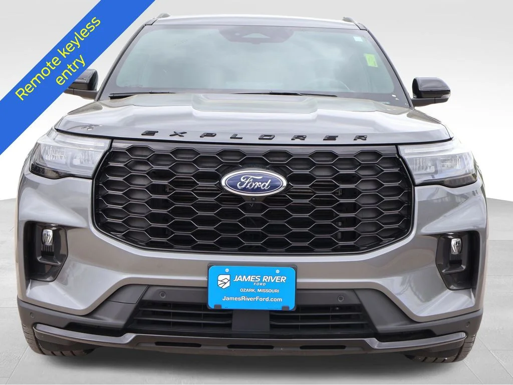 Certified Used 2025 Gray Metallic Ford ST-Line image 8