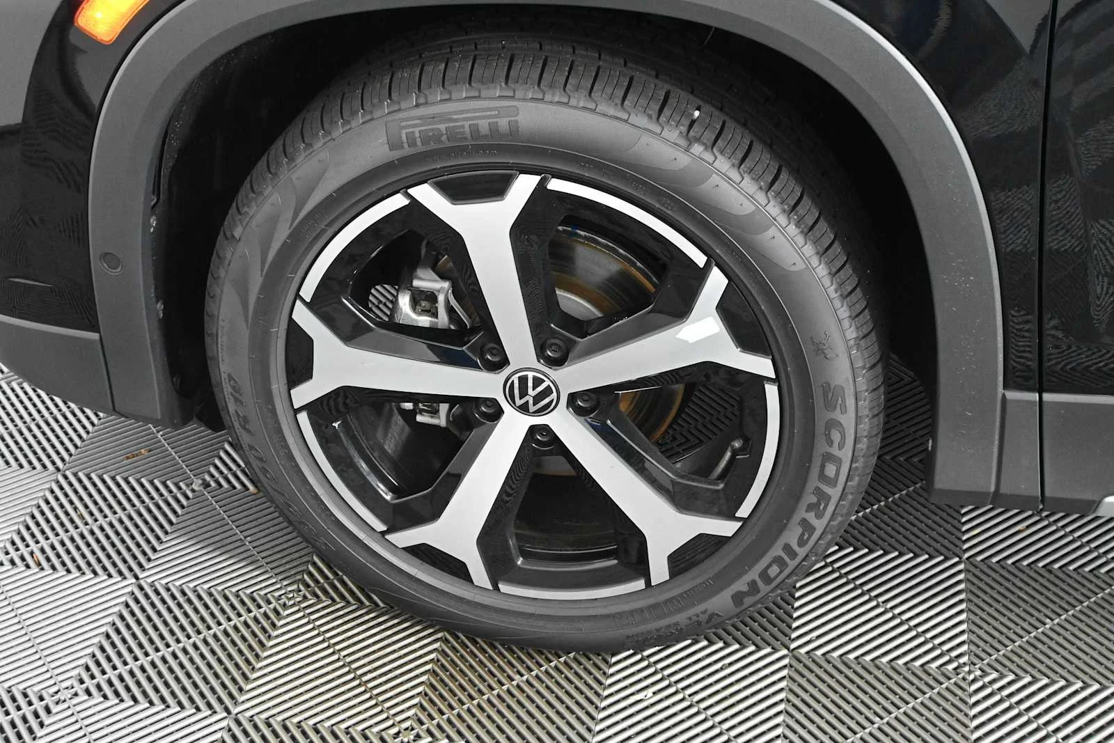 New 2026 Deep Black Pearl Volkswagen SE image 30