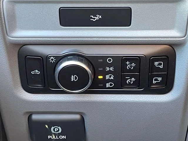 New 2026 Carbonized Gray Metallic Ford XLT image 18