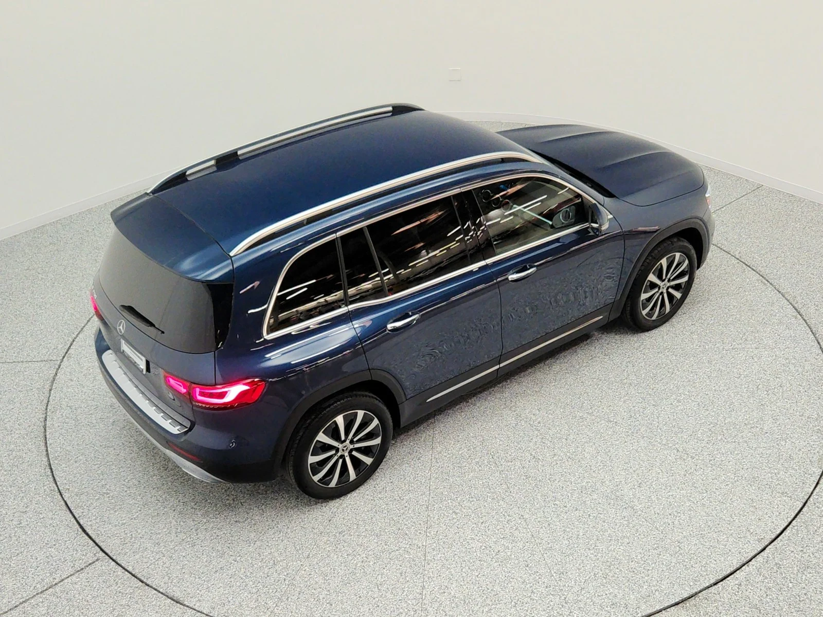 Used 2022 Denim Blue Metallic Mercedes-Benz GLB 250 SUV image 26