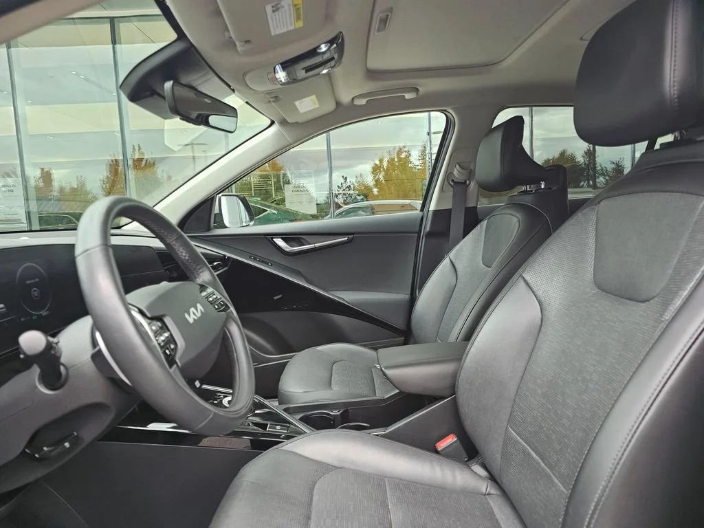 Used 2023  Kia Wave image 24