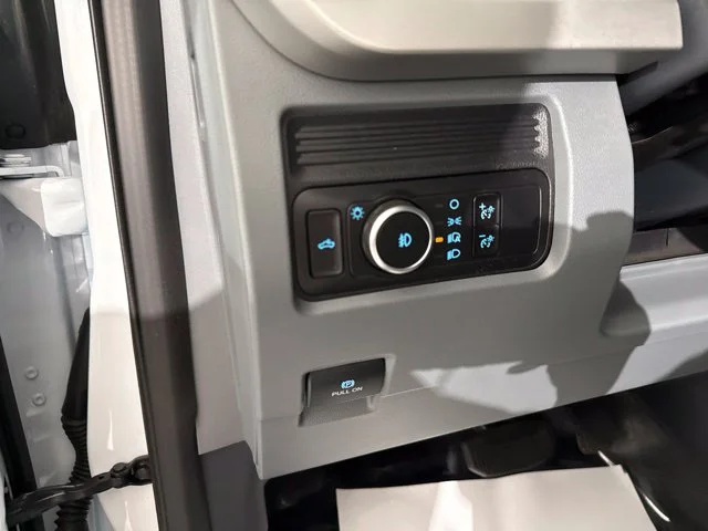 Used 2025 White Ford XL image 17