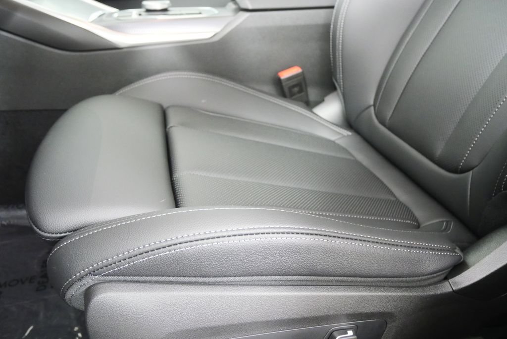 2026 BMW 3 Series 330i - Photo 9
