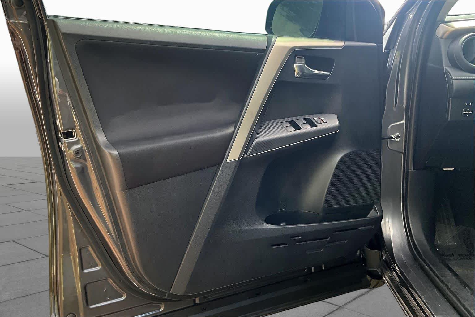 Used 2015 Magnetic Gray Metallic Toyota XLE image 22