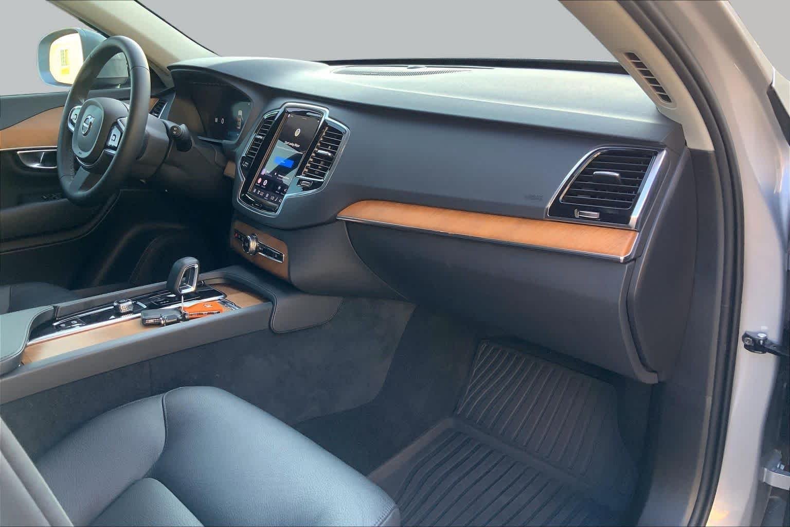 Used 2023 Silver Dawn Metallic Volvo Plus image 18