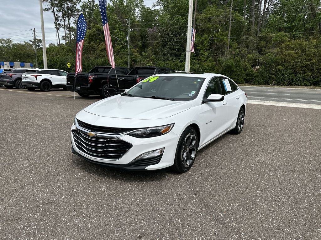 Used 2024 Summit White Chevrolet 1LT image 12