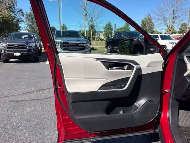 Used 2021 Pearl Toyota XLE image 9