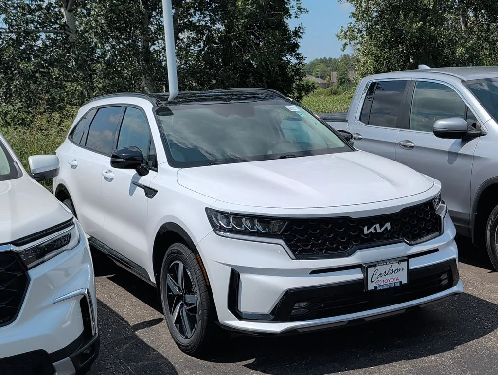 Used 2022 Kia Sorento EX with VIN 5XYRH4LF6NG104615 for sale in Minneapolis, Minnesota
