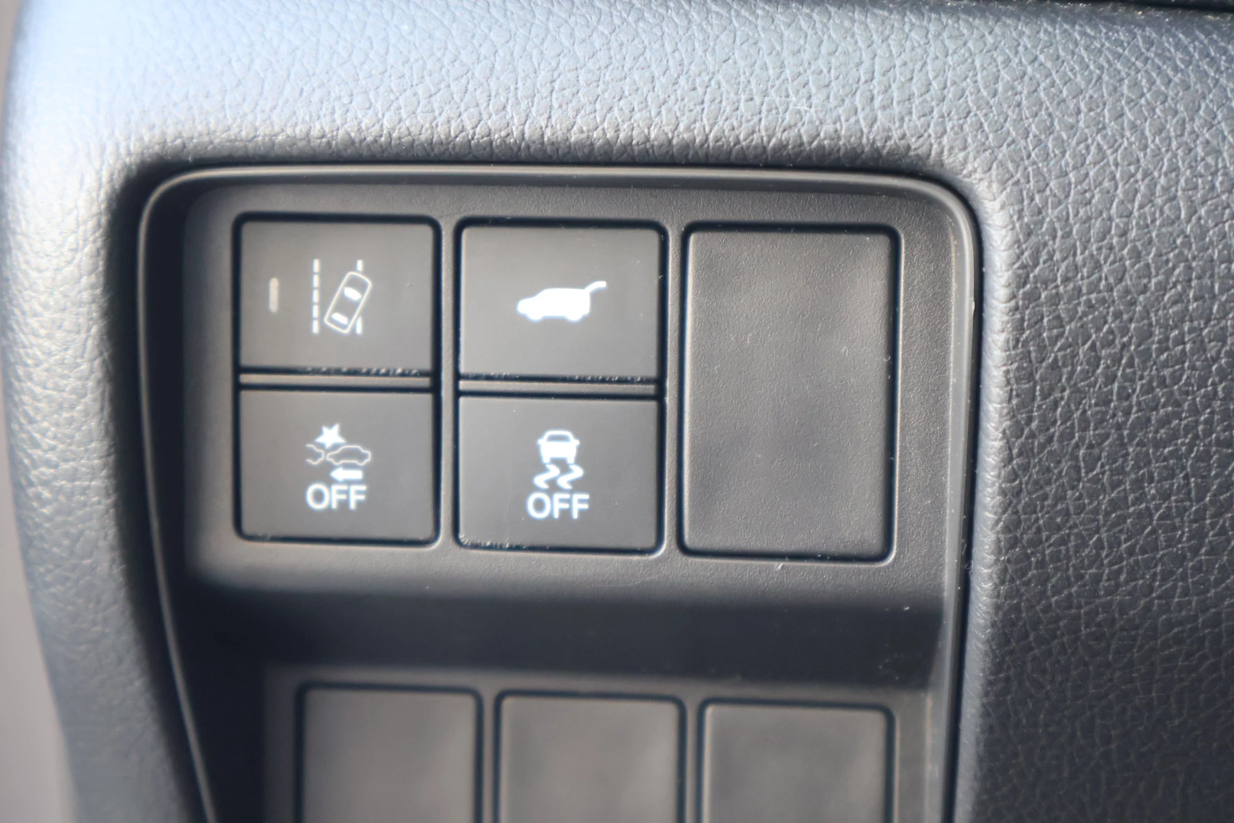 Used 2018 Modern Steel Metallic Honda Touring image 20
