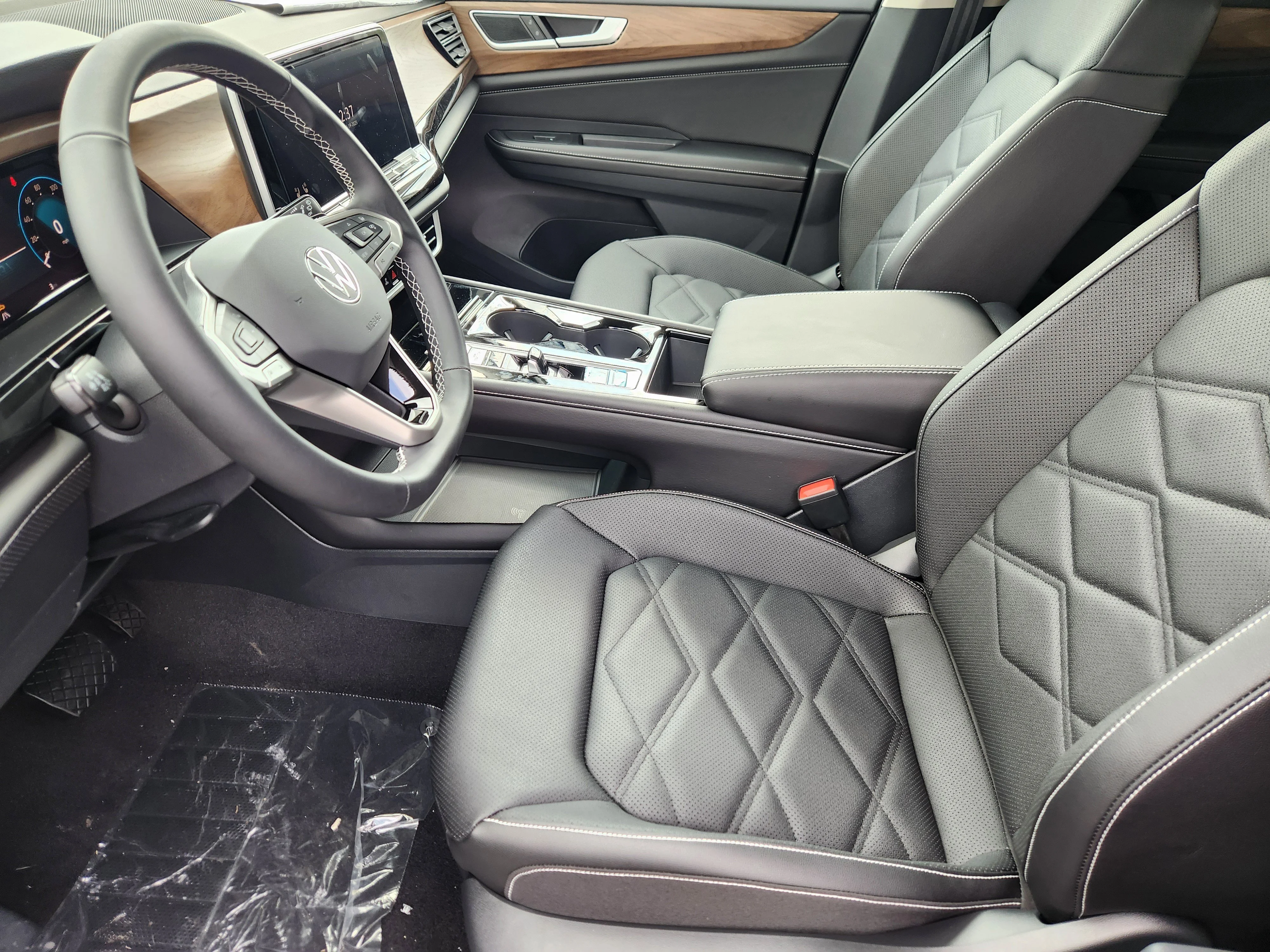 New 2026 Silver Volkswagen 2.0T SE w/Technology image 9