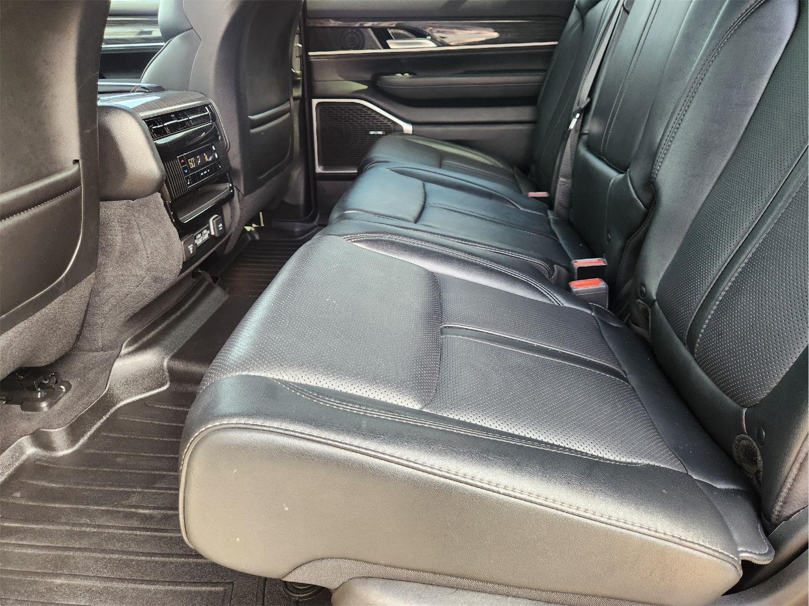 2022 Jeep Wagoneer photo 31 of 35
