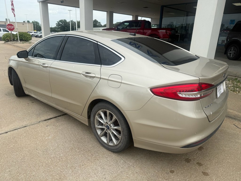 Used 2017  Ford SE image 9
