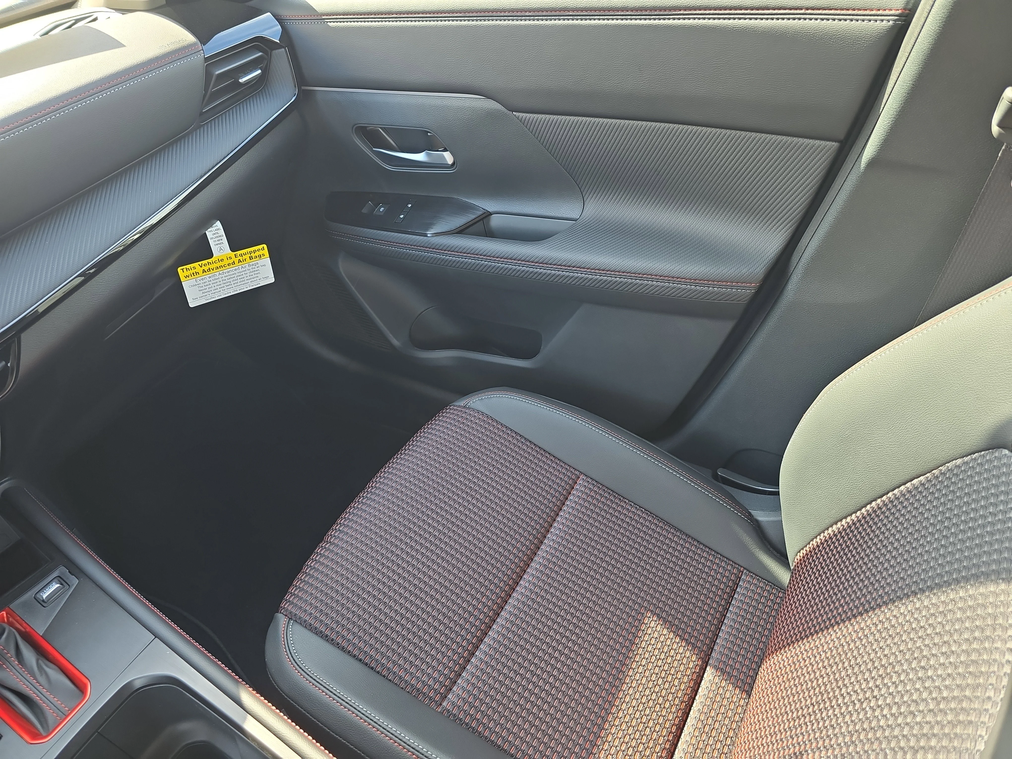 New 2026 Aspen White TriCoat / Super Black Two-tone Nissan SR image 15