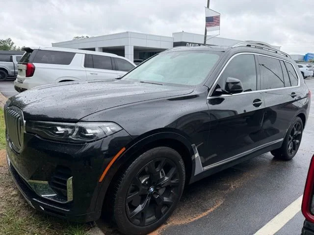 Used 2020 Blue BMW xDrive40i image 4