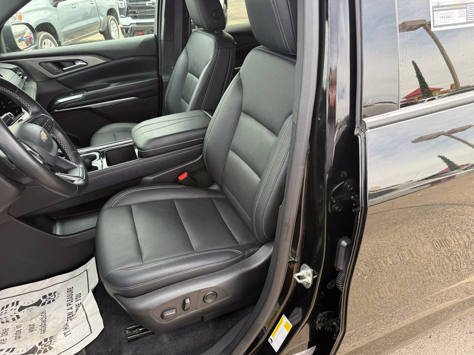 2025 Chevrolet Traverse LT - Photo 29